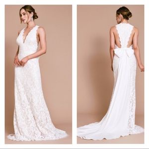 TADASHI SHOJI Keladry Lace Razor Back Wedding Gown